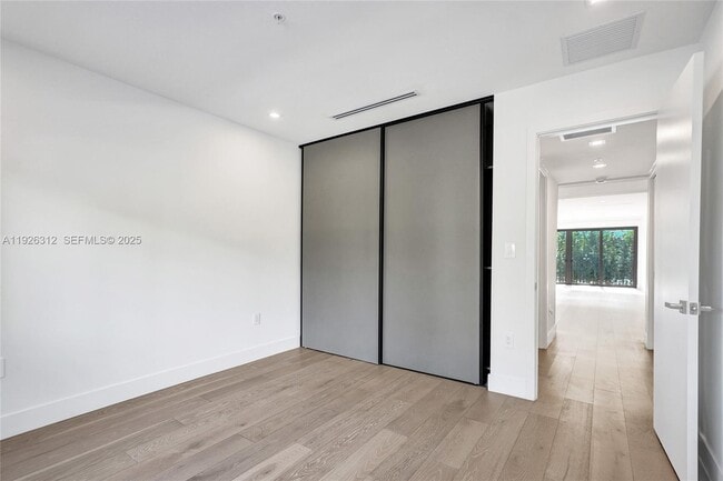 Building Photo - 200 Sunrise Dr