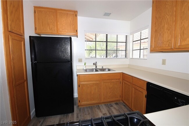 Building Photo - 672 Paulson Dr