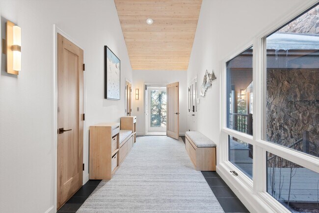 Building Photo - 18 Edgewood Ln