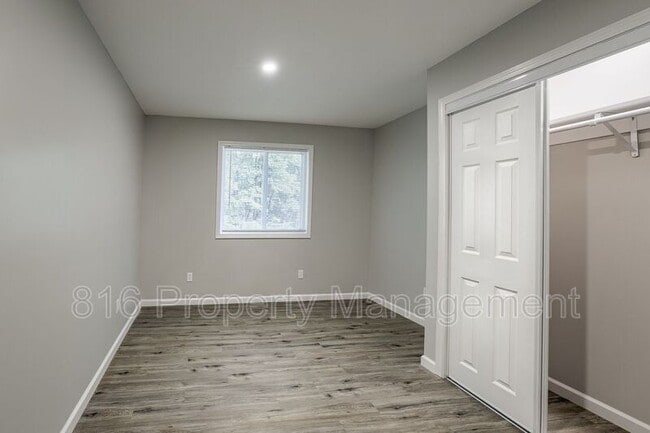 Building Photo - 8718-8720 E Winner Rd