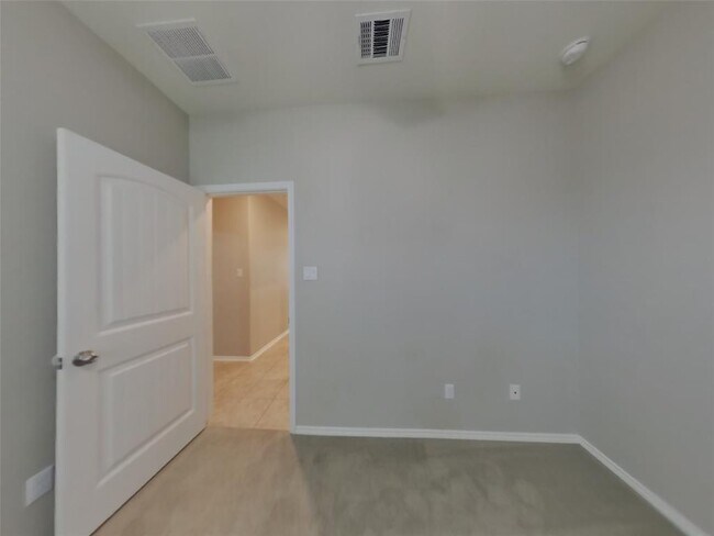 Building Photo - 153 Ella Marie Cir