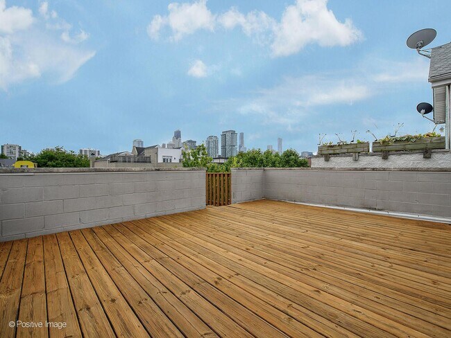 Building Photo - 1329 N Mohawk St