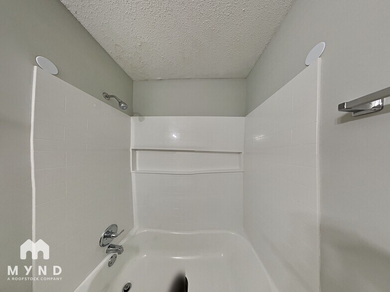 Building Photo - 4100 Navaho Ave