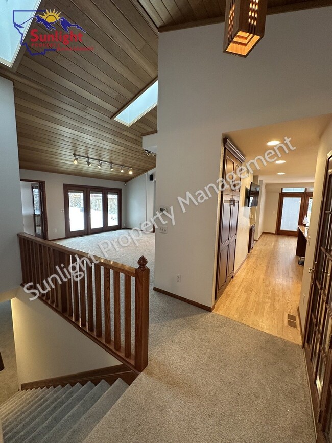 Building Photo - 4-Bedroom Retreat with 3.5 Baths in Billings – 4,378 Sq. Ft. of Comfort on Rimrock Road!