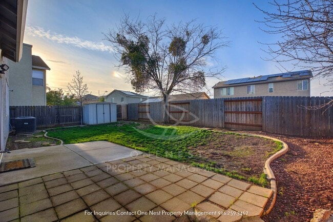 Building Photo - 4 Bedroom, 2 bathroom, 2 car garage