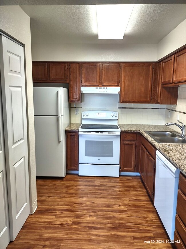 Building Photo - 2-bedroom Condo Available in Quiet Senior-...