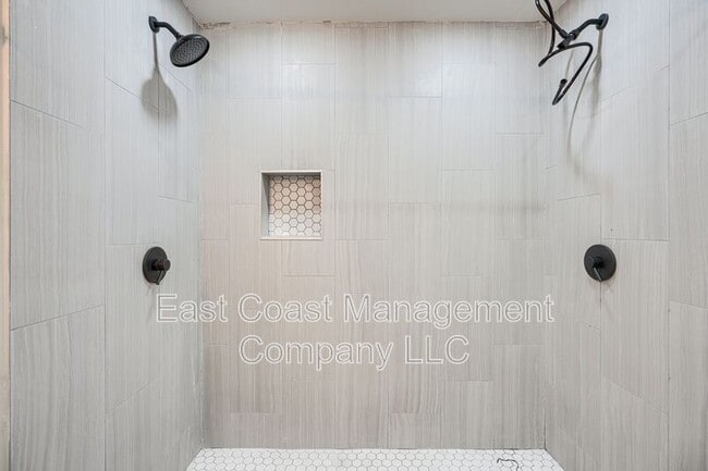 Building Photo - 518 Normandy Ave