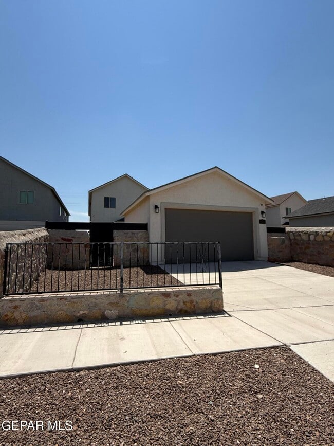 Building Photo - 14655 Pebble Hills Blvd