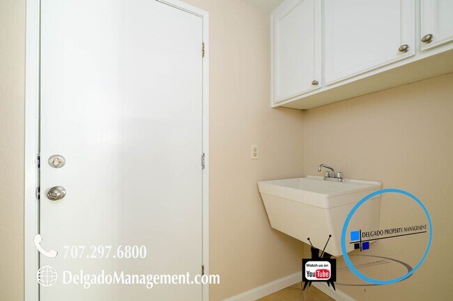 Building Photo - Completely remodeled Glen Cove 5 bed home