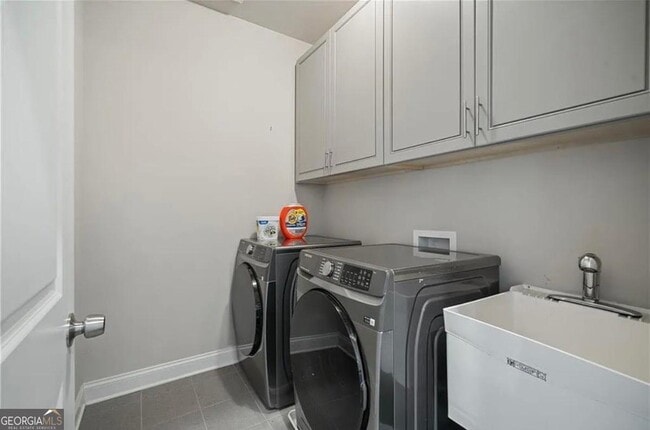 Building Photo - 4402 Income Cir