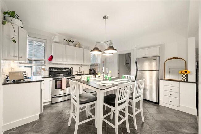 Building Photo - 33-35 Marsh St