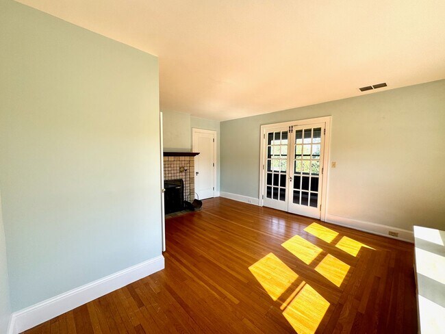 Building Photo - 505-507 W McMillan