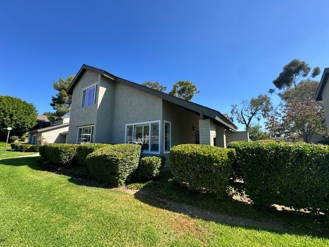 Primary Photo - Beautiful bright townhome in Tierrasanta