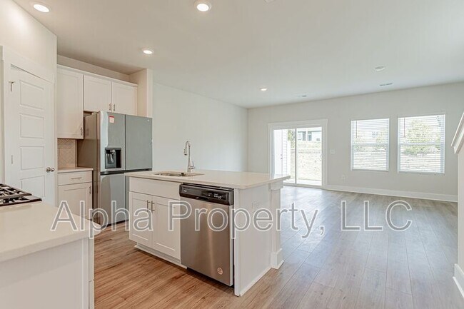 Building Photo - 422 Ellis Mill St