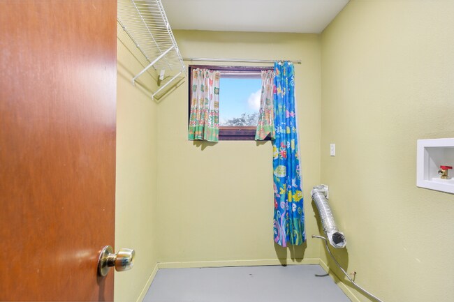 Building Photo - 420 Moss Ln