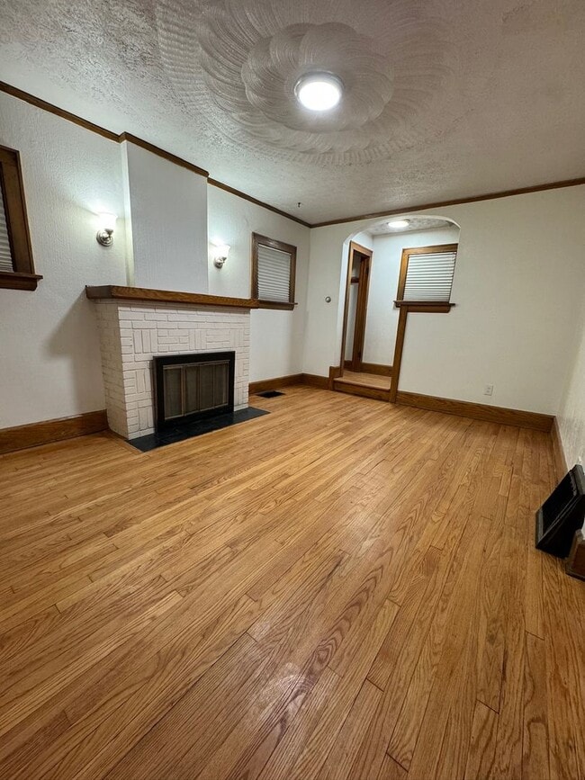 Building Photo - Single Family 3 bedroom