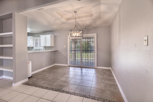 Building Photo - 312 Cambridge Loop