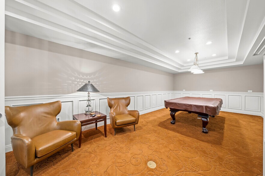 Building Photo - 2400 5Th Ave