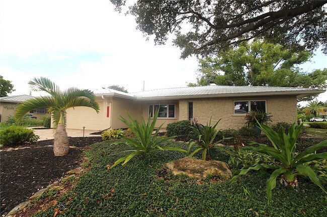 Building Photo - 6512 Bowline Dr