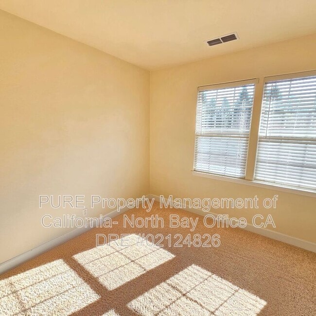 Building Photo - 565 Jorgensen St