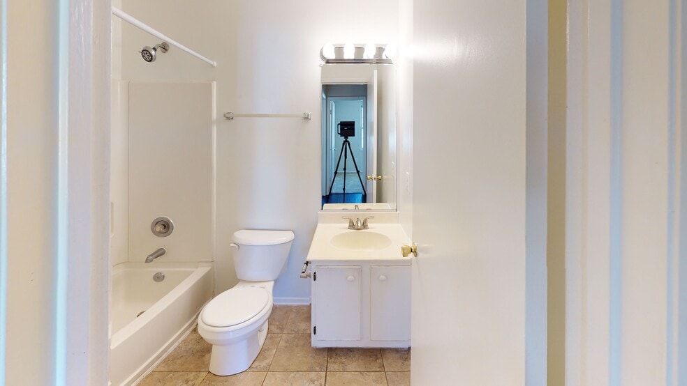 Building Photo - 6 Blue Sky Dr