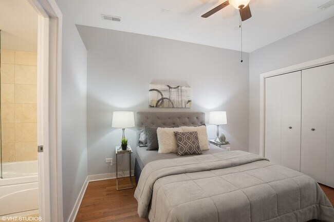 Building Photo - 1162 W Hubbard St