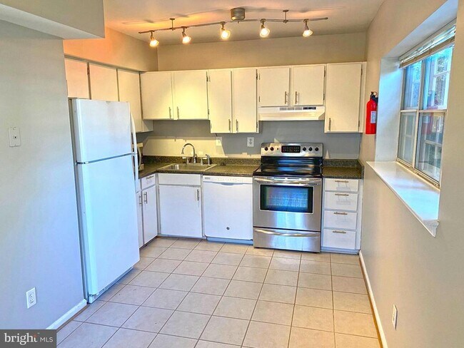 Building Photo - 13701 Autumn Vale Ct