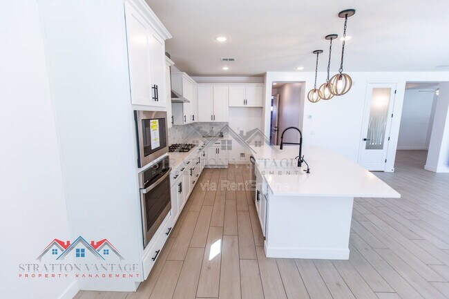 Building Photo - 15075 W McKinley St