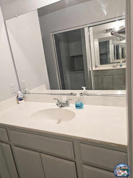 Building Photo - 1481 Rodeo Dr