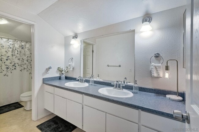 Building Photo - 17521 Hada Dr