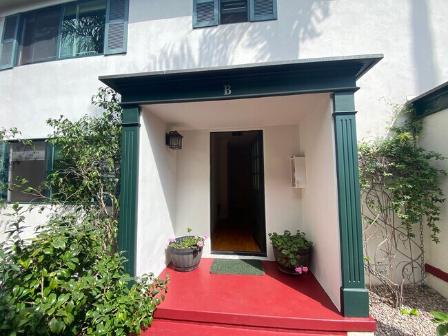 Building Photo - 1035 Orilla Del Mar Dr