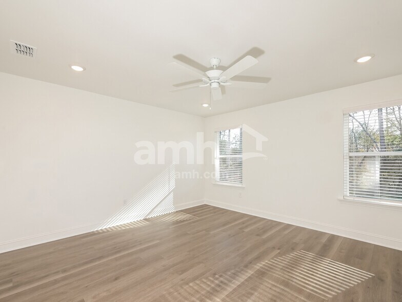 Building Photo - 1539 Aquamarine Dr