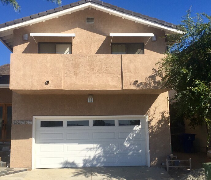 View of second floor apartment from the street - 22506 Quinta Rd