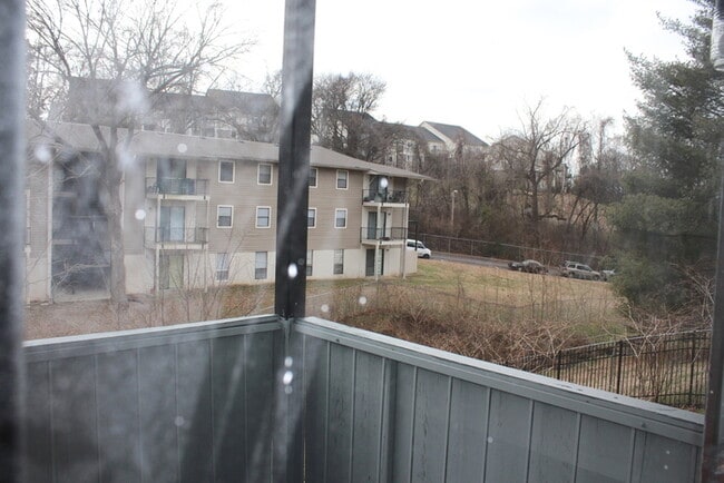 Building Photo - 2 Bedroom/2 Bathroom Condo!