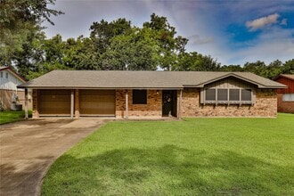 Building Photo - 609 Sycamore St