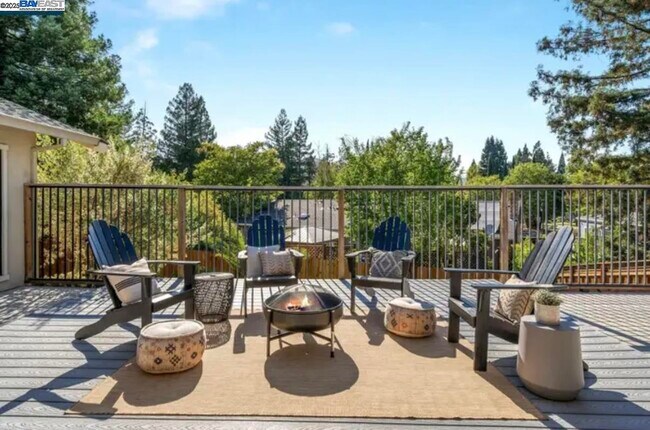 Building Photo - 131 Clover Hill Ct