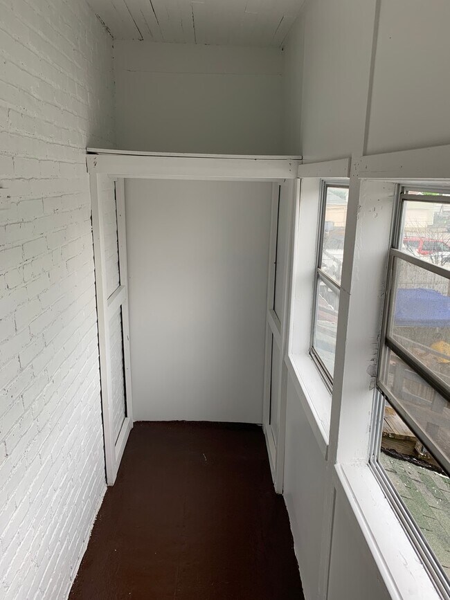 Building Photo - Fully Renovated Spacious 4 Bedroom 1.5 Bath House, Garage-York City SD