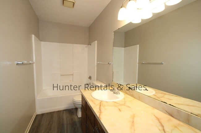 Building Photo - Super Cute!