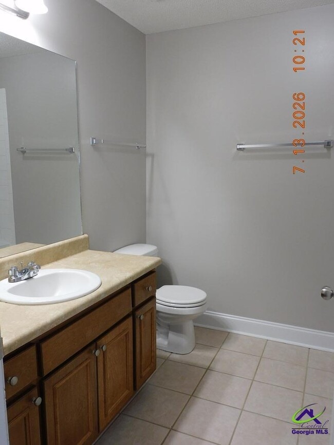 Building Photo - 502 Club Villa Court