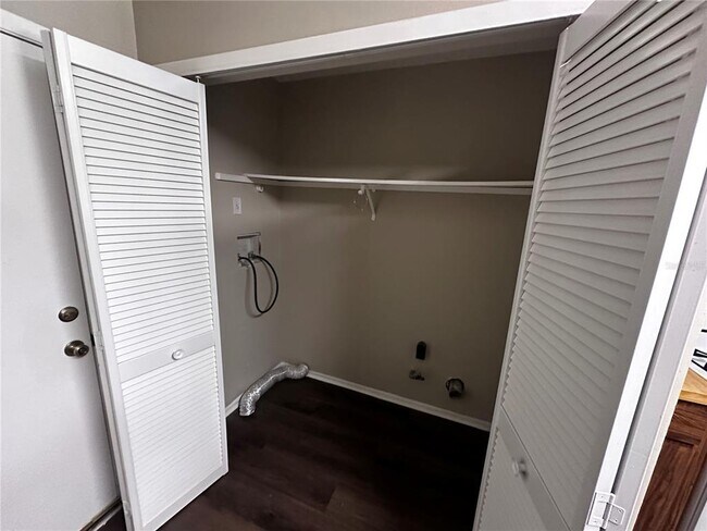 Building Photo - 321 Redwing Way