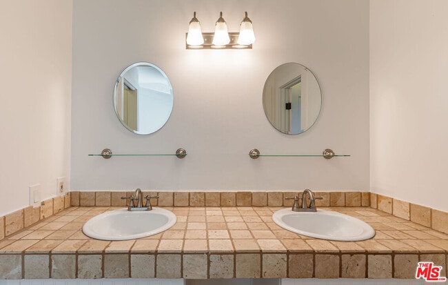 Building Photo - 28368 Rey De Copas Ln