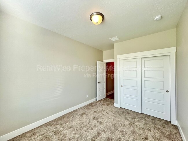 Building Photo - 2090 N Banjo Ct