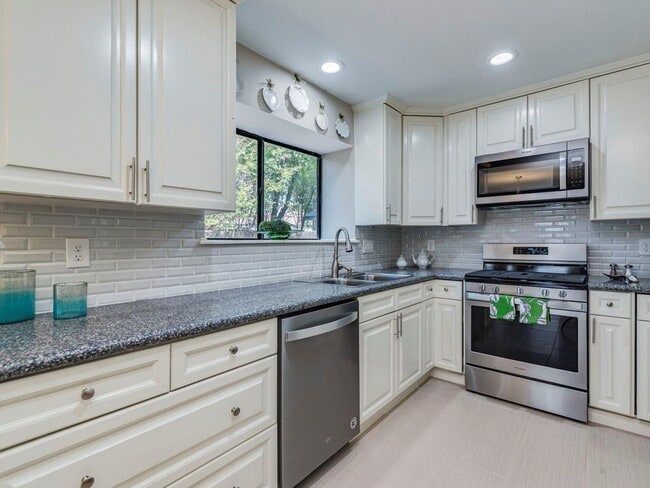 Building Photo - 12328 Thompkins Dr