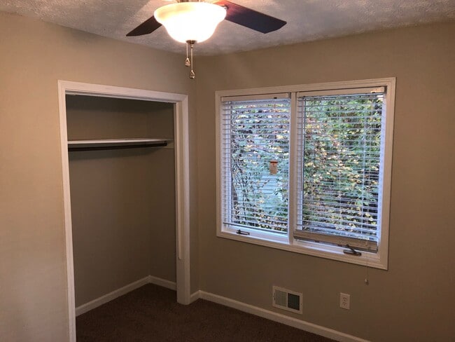 Building Photo - 3/2 Ranch w/ Large 2 Car Garage and Fenced in Backyard on Private Cul-De-Sac!