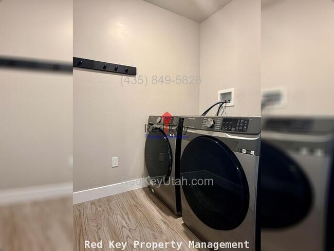 Building Photo - Glen Eagles Ct. Townhouse