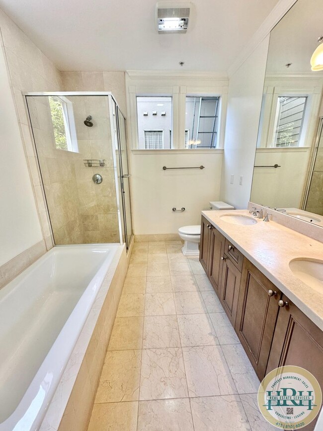 Building Photo - Charming 2 BR | 2.5 BA in Presidio Heights