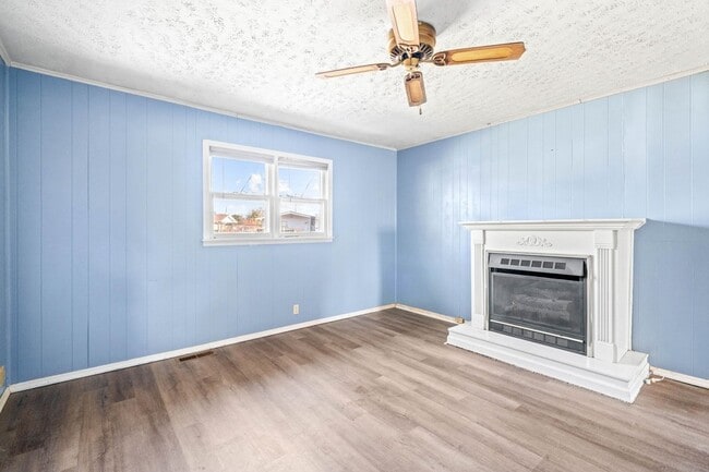 Building Photo - 2741 Clinton Cir