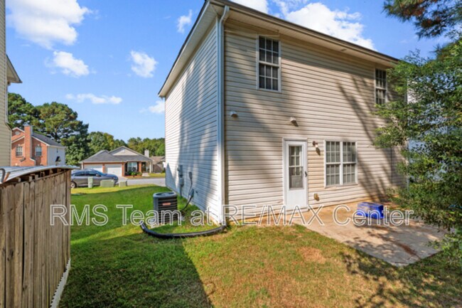 Building Photo - 2284 Oakland Spring Dr