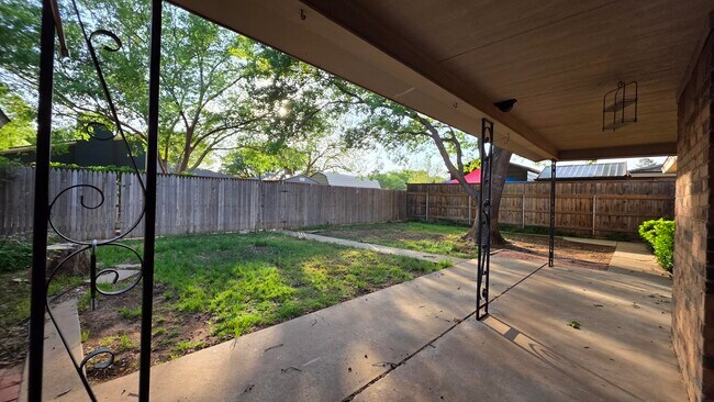 Building Photo - 8604 Jordan Dr