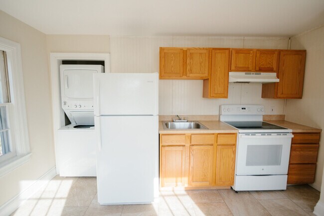 Building Photo - 319 Radcliffe St